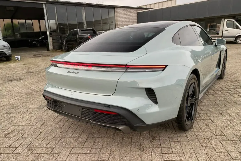 Porsche Taycan din 2024 cu 2.599 km - oferta POR175753 - foto 11