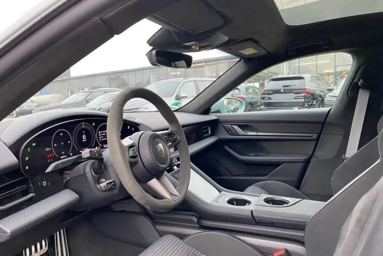 Porsche Taycan din 2024 cu 2.599 km - oferta POR175753 - foto 15