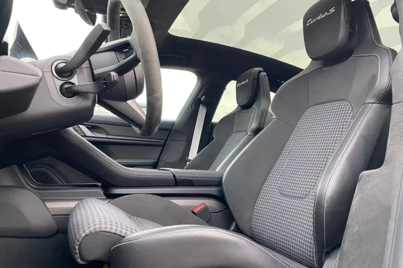 Porsche Taycan din 2024 cu 2.599 km - oferta POR175753 - foto 16