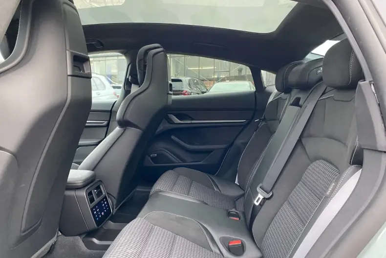 Porsche Taycan din 2024 cu 2.599 km - oferta POR175753 - foto 17