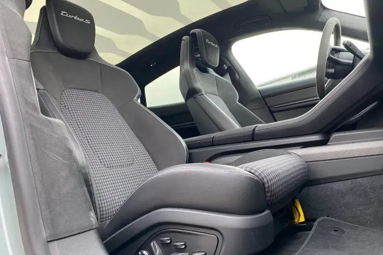 Porsche Taycan din 2024 cu 2.599 km - oferta POR175753 - foto 20