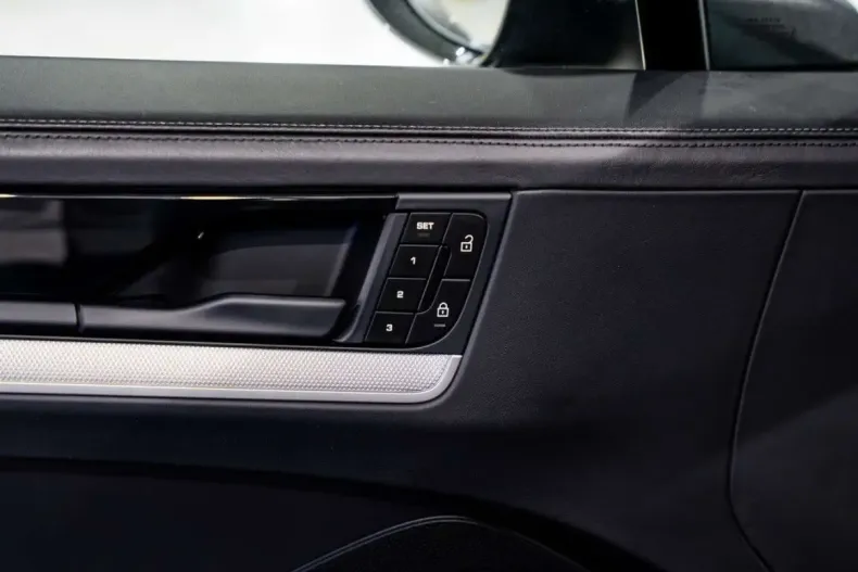 Porsche Cayenne din 2024 cu 34.430 km - oferta POR175755 - foto 12