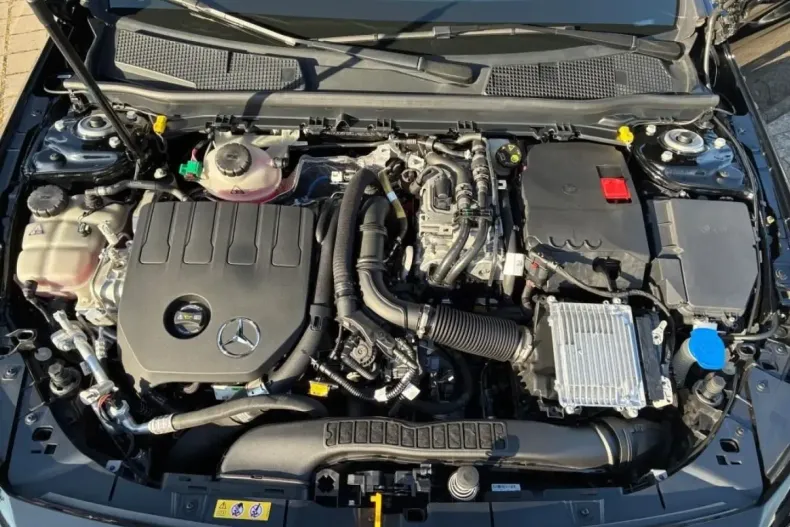 Mercedes-Benz A 250 din 2024 cu 43.653 km - oferta MER175762 - foto 4