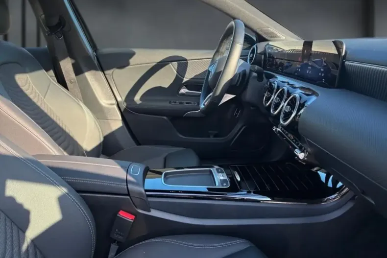 Mercedes-Benz A 250 din 2024 cu 43.653 km - oferta MER175762 - foto 16