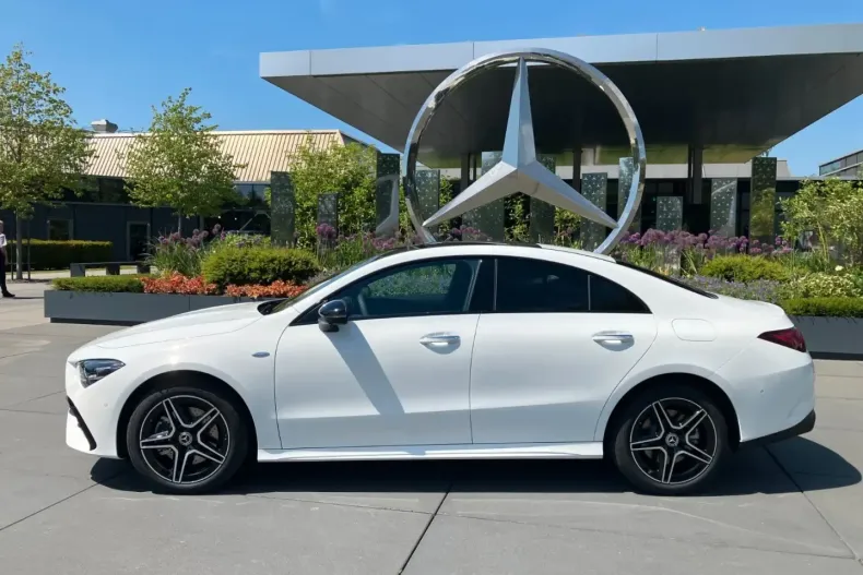 Mercedes-Benz CLA 250 din 2025 cu 15.000 km - oferta MER175772 - foto 3