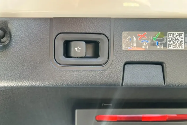 Mercedes-Benz CLA 250 din 2025 cu 15.000 km - oferta MER175772 - foto 13