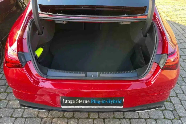 Mercedes-Benz CLA 250 din 2024 cu 5.379 km - oferta MER175773 - foto 6