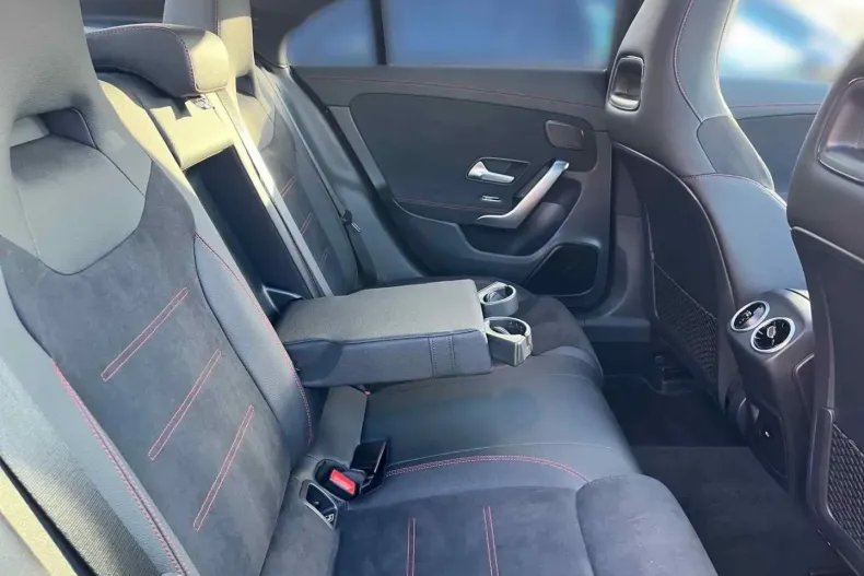 Mercedes-Benz CLA 250 din 2024 cu 5.379 km - oferta MER175773 - foto 10