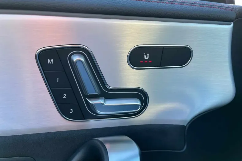 Mercedes-Benz CLA 250 din 2024 cu 5.379 km - oferta MER175773 - foto 13