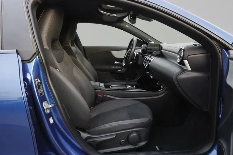 Mercedes-Benz CLA 250 din 2024 cu 11.406 km - oferta MER175776 - foto 3