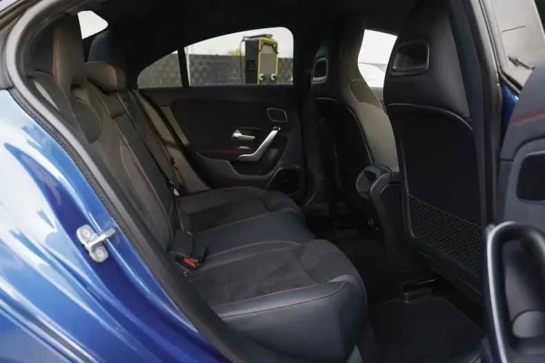 Mercedes-Benz CLA 250 din 2024 cu 11.406 km - oferta MER175776 - foto 10