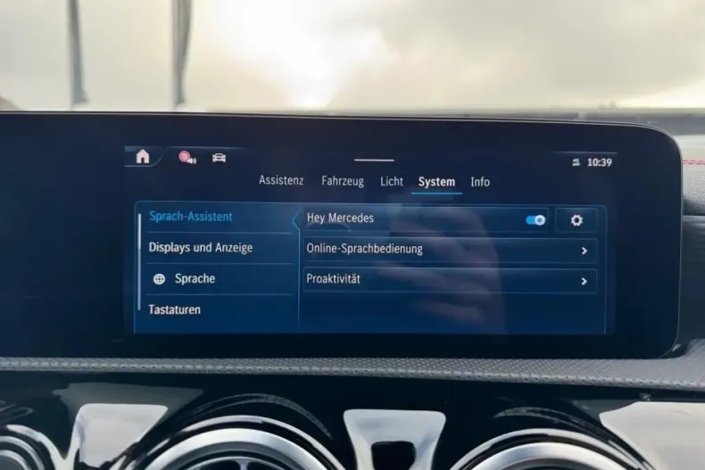 Mercedes-Benz CLA 250 din 2024 cu 24.210 km - oferta MER175777 - foto 24