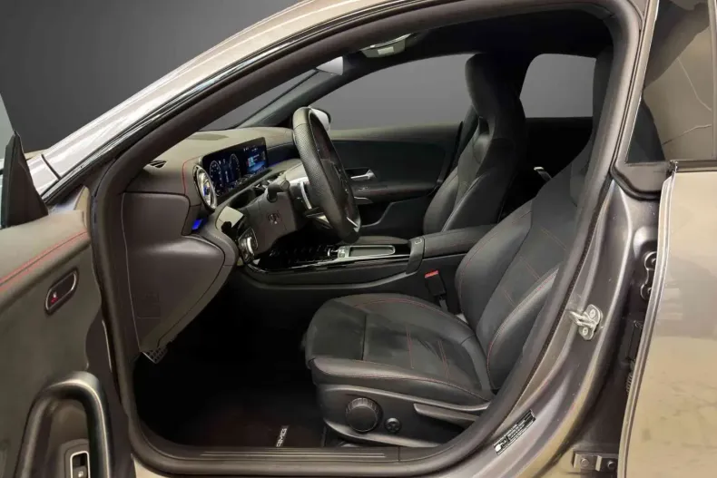 Mercedes-Benz CLA 250 din 2024 cu 32.500 km - oferta MER175778 - foto 7