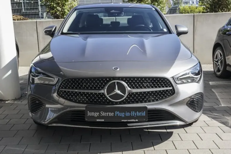 Mercedes-Benz CLA 250 din 2024 cu 5.974 km - oferta MER175779 - foto 1