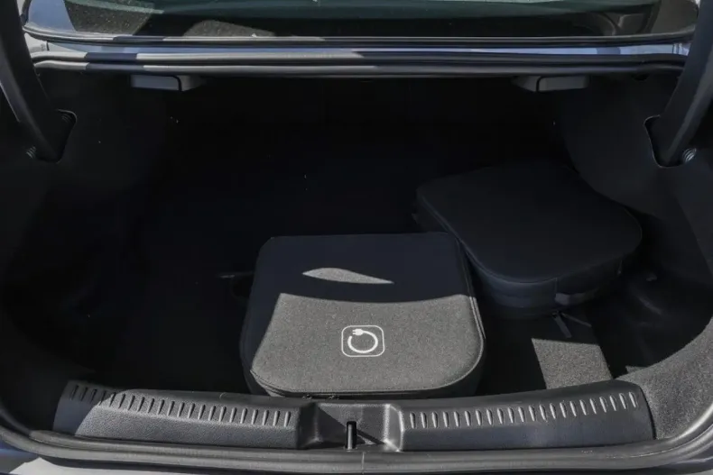 Mercedes-Benz CLA 250 din 2024 cu 5.974 km - oferta MER175779 - foto 5