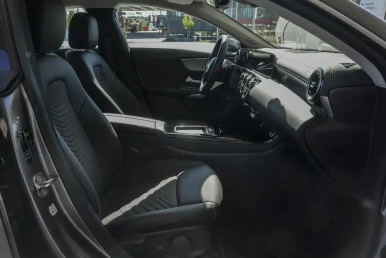 Mercedes-Benz CLA 250 din 2024 cu 5.974 km - oferta MER175779 - foto 6