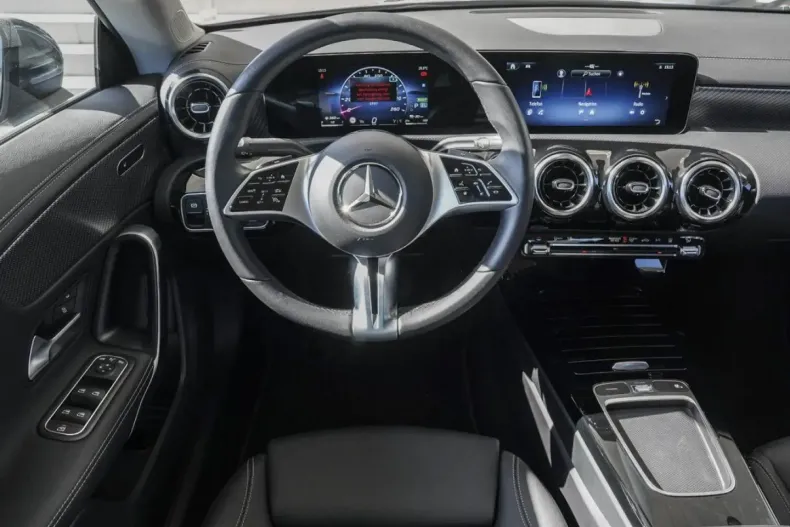 Mercedes-Benz CLA 250 din 2024 cu 5.974 km - oferta MER175779 - foto 9
