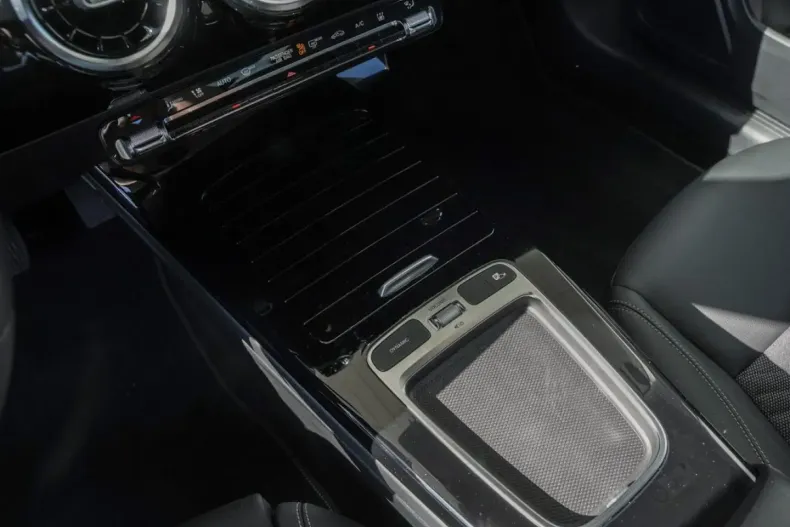 Mercedes-Benz CLA 250 din 2024 cu 5.974 km - oferta MER175779 - foto 13