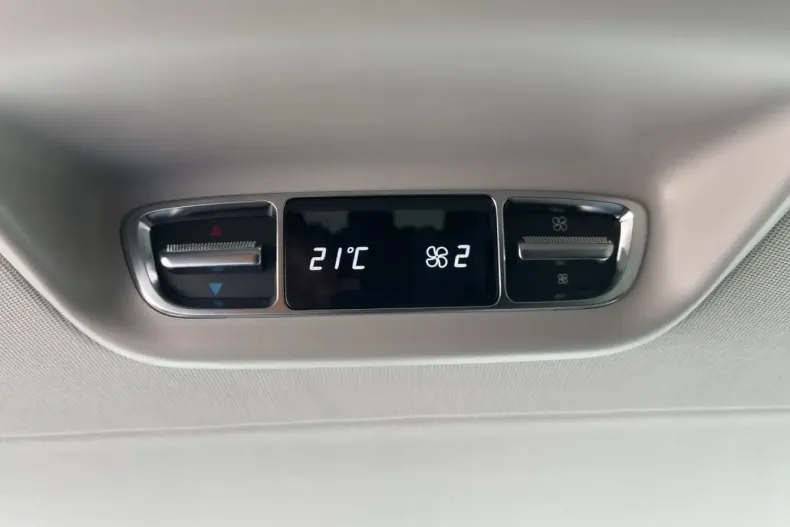 Mercedes-Benz V 250 (Clasa V) din 2024 cu 16.619 km - oferta MER175800 - foto 18