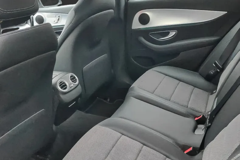 Mercedes-Benz E din 2020 cu 159.854 km - oferta MER175859 - foto 12