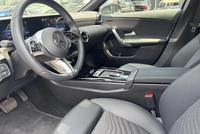 Mercedes-Benz A 200 din 2024 cu 9.860 km - oferta MER175869 - foto 9