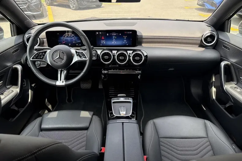 Mercedes-Benz A 200 din 2024 cu 9.860 km - oferta MER175869 - foto 11