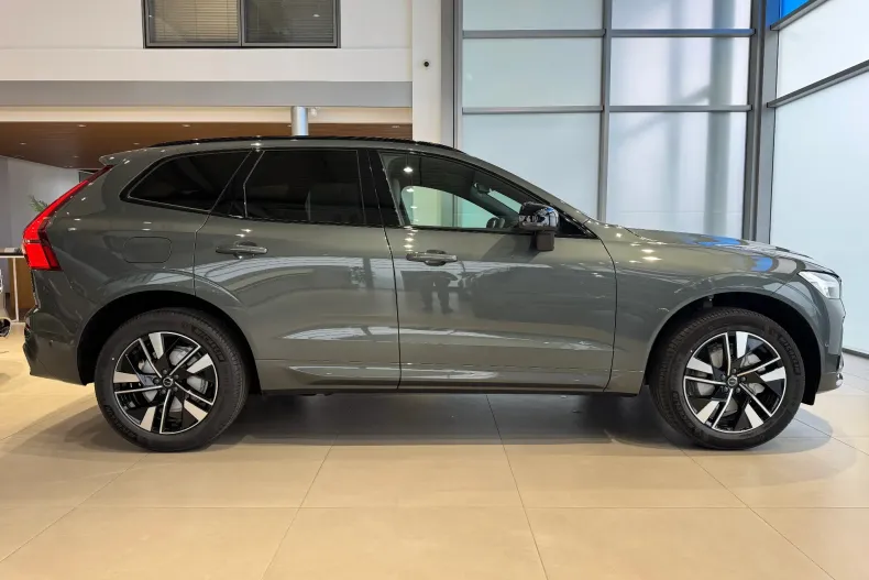 Volvo XC60 din 2025 cu 9 km - oferta VOL175890 - foto 4