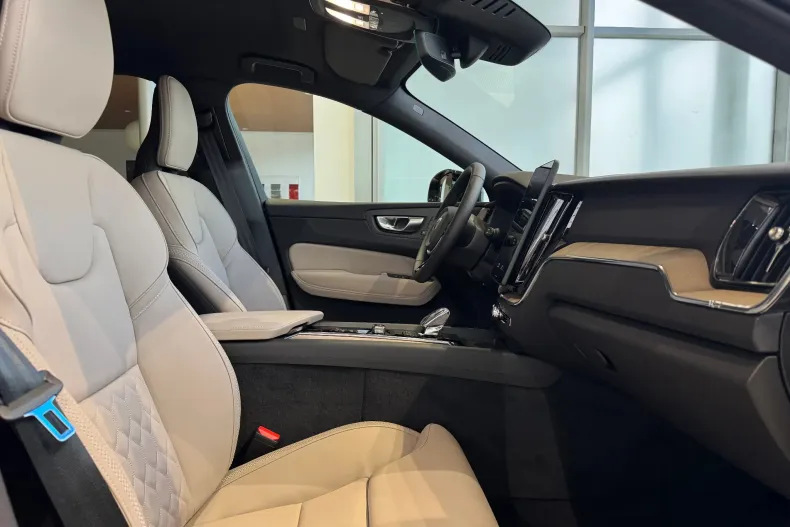 Volvo XC60 din 2025 cu 9 km - oferta VOL175890 - foto 10