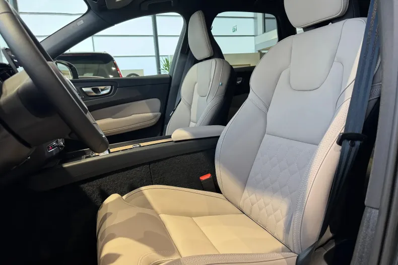 Volvo XC60 din 2025 cu 9 km - oferta VOL175890 - foto 14