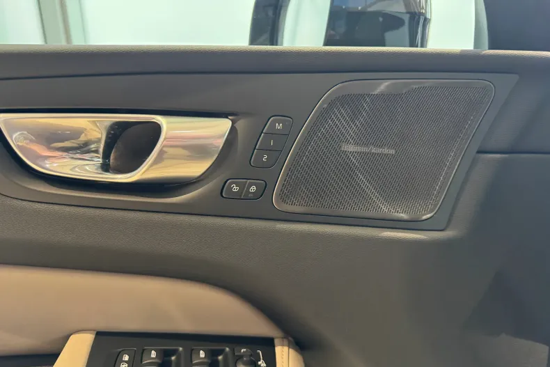 Volvo XC60 din 2025 cu 9 km - oferta VOL175890 - foto 17