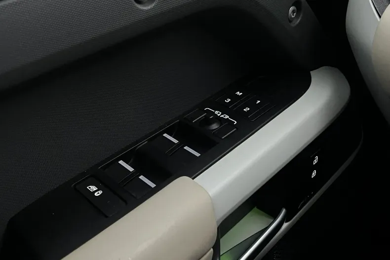 Land Rover Defender din 2024 cu 98.900 km - oferta LAN175911 - foto 19