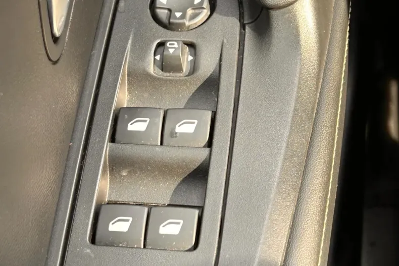 Peugeot 2008 din 2024 cu 49.187 km - oferta PEU175923 - foto 21