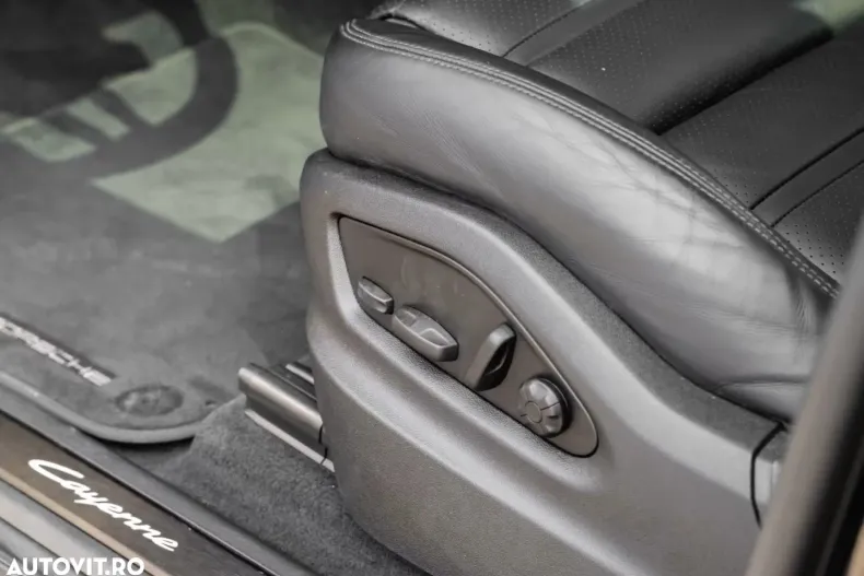 Porsche Cayenne din 2023 cu 35.782 km - oferta POR175931 - foto 16