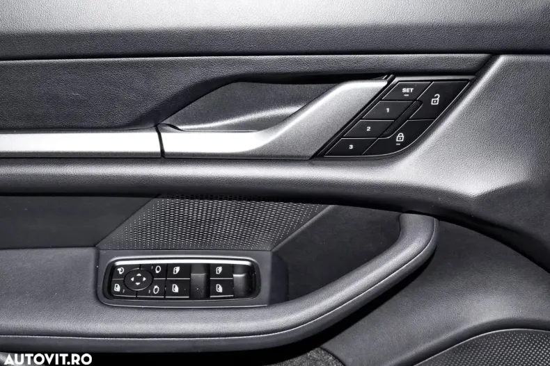 Porsche Taycan din 2025 cu 25.200 km - oferta POR175940 - foto 10