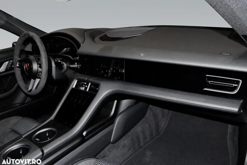 Porsche Taycan din 2025 cu 25.200 km - oferta POR175940 - foto 13
