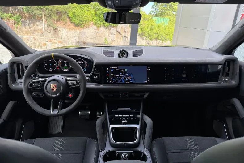 Porsche Cayenne Coupe din 2025 cu 5.000 km - oferta POR175941 - foto 22