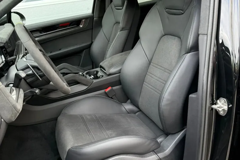 Porsche Cayenne Coupe din 2025 cu 5.000 km - oferta POR175941 - foto 23