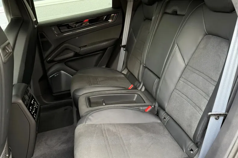 Porsche Cayenne Coupe din 2025 cu 5.000 km - oferta POR175941 - foto 27