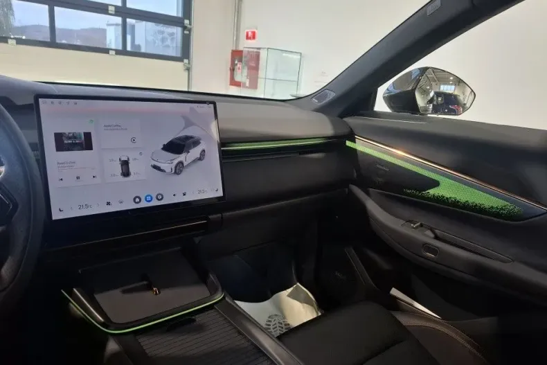 Lynk&Co 8 din 2025 cu 1.400 km - oferta LYN175968 - foto 11