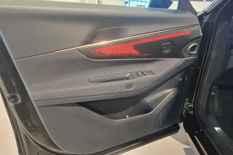 Lynk&Co 8 din 2025 cu 1.400 km - oferta LYN175968 - foto 13