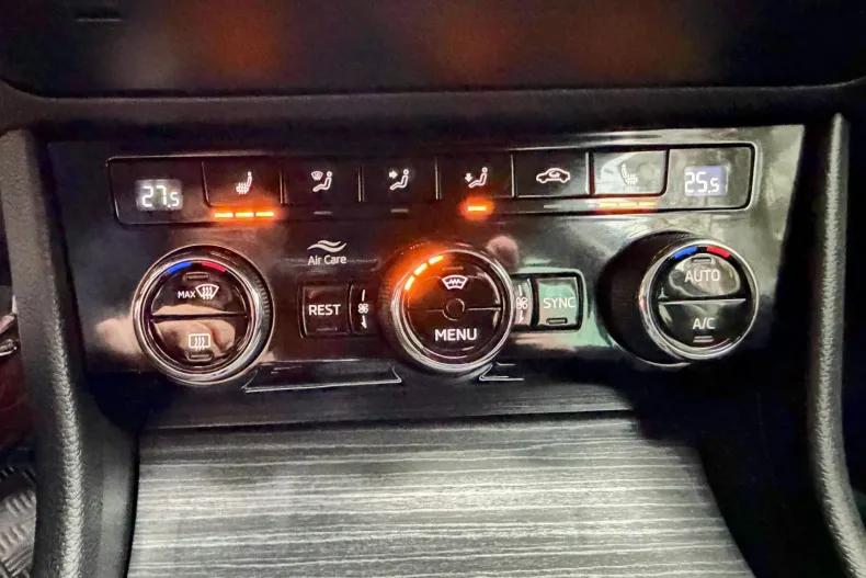 Skoda Superb din 2023 cu 150.000 km - oferta SKO175990 - foto 26