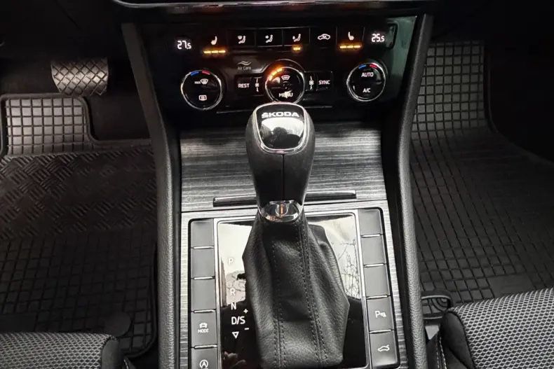 Skoda Superb din 2023 cu 150.000 km - oferta SKO175990 - foto 27