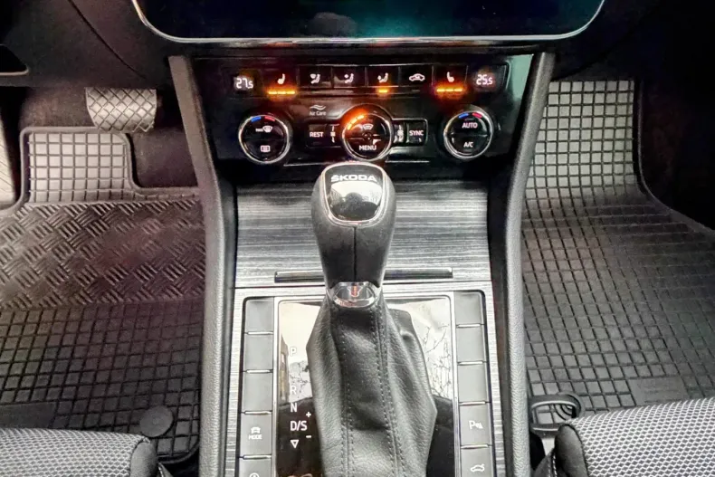 Skoda Superb din 2023 cu 150.000 km - oferta SKO175990 - foto 30