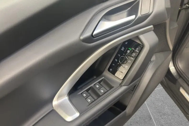 Audi Q5 din 2025 cu 2.000 km - oferta AUD175993 - foto 11