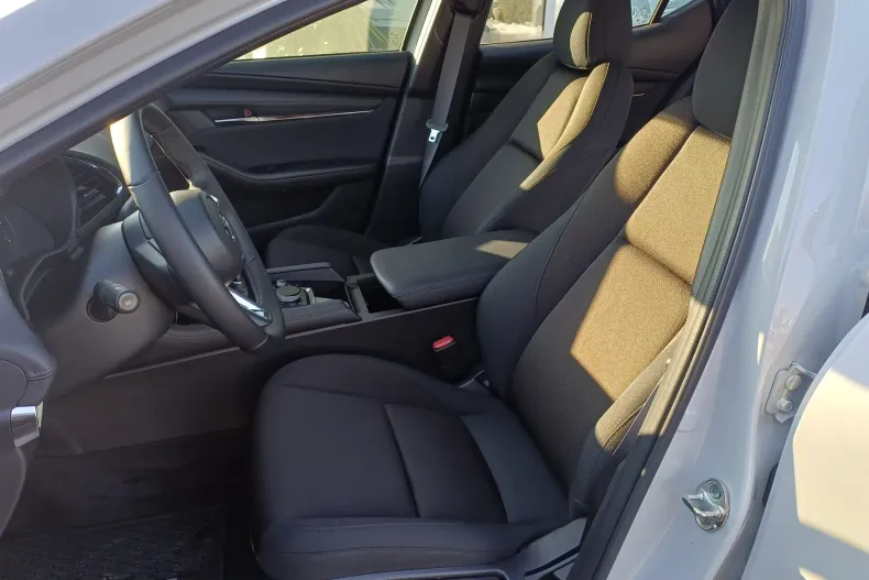 Mazda 3 din 2025 cu 767 km - oferta MAZ176064 - foto 9