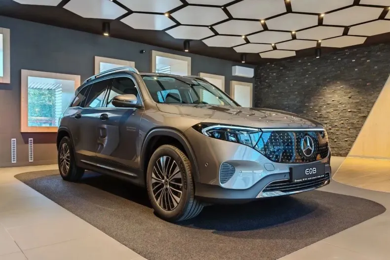 Mercedes-Benz EQB din 2025 cu 5.000 km - oferta MER176094 - foto 1