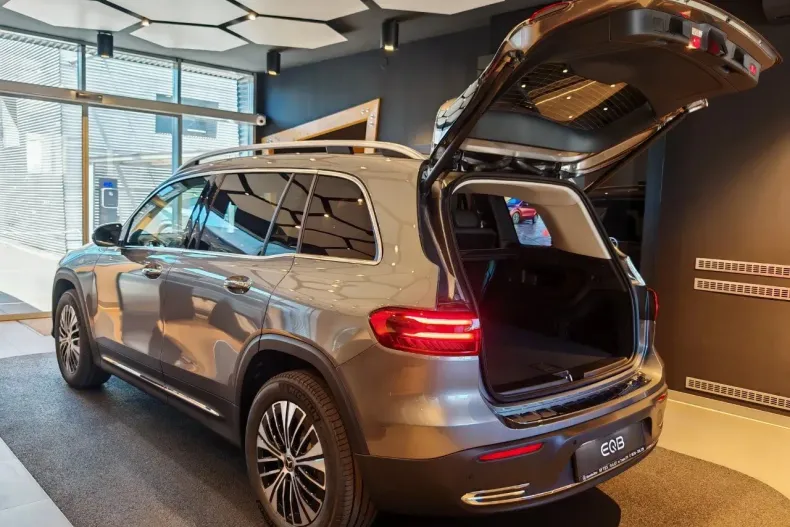 Mercedes-Benz EQB din 2025 cu 5.000 km - oferta MER176094 - foto 16