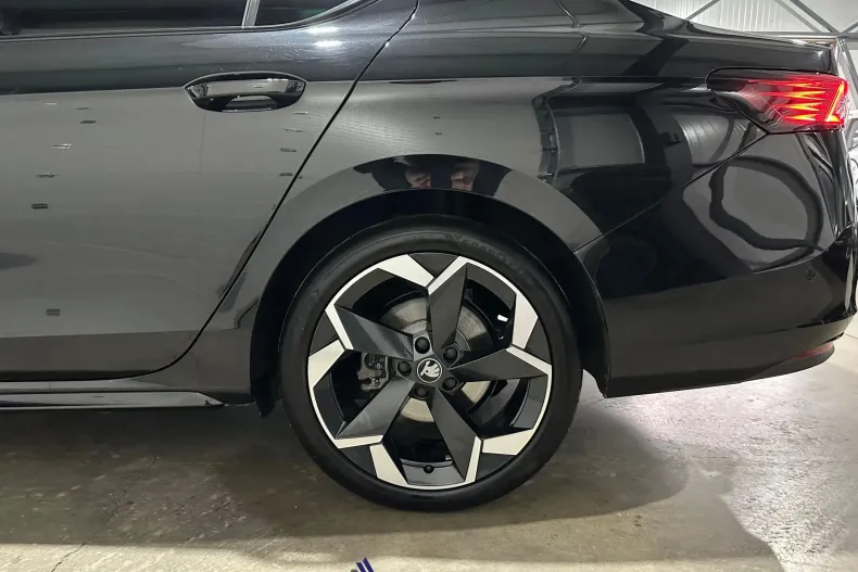 Skoda Superb din 2025 cu 3.800 km - oferta SKO176103 - foto 27