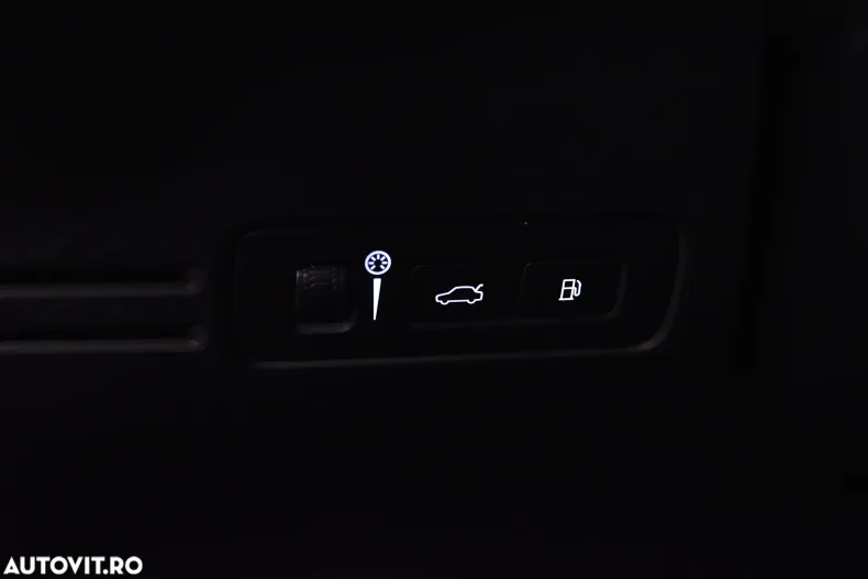 Volvo XC40 din 2020 cu 142.593 km - oferta VOL176116 - foto 15