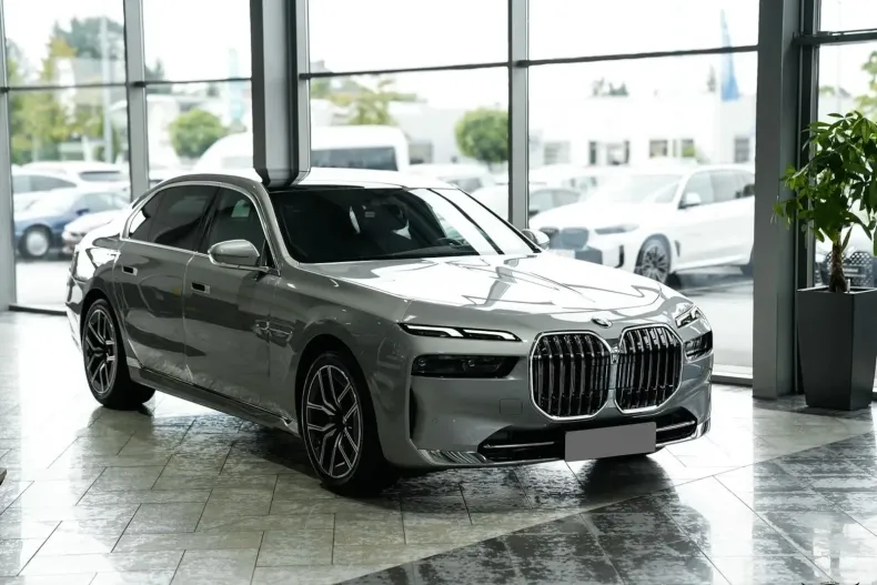 BMW Seria 7 din 2024 cu 19.980 km - oferta BMW176141 - foto 3